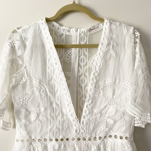 Deep V Neck White Lace Romper Size Large - Picture 8 of 10